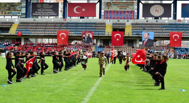 23 Nisan kutlamalarına öğrencilerin gösterileri damga vurdu