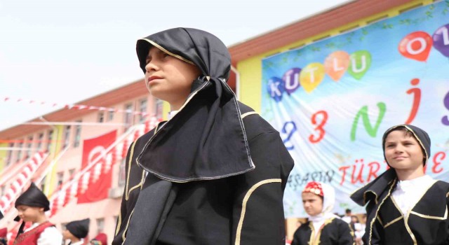 23 Nisan Sakaryada coşkuyla kutlanıyor
