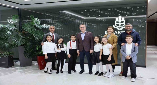 23 Nisanda Başakşehirde başkanlık koltuğuna oturan Hikmetten Filistin mesajı