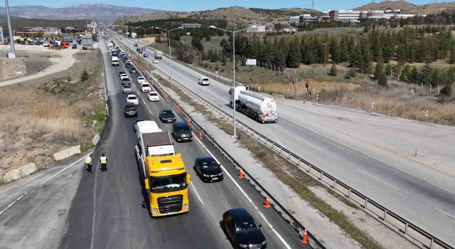 43 ilin geçiş noktasında bayram yoğunluğu: Araç trafiği yüzde 100e ulaştı