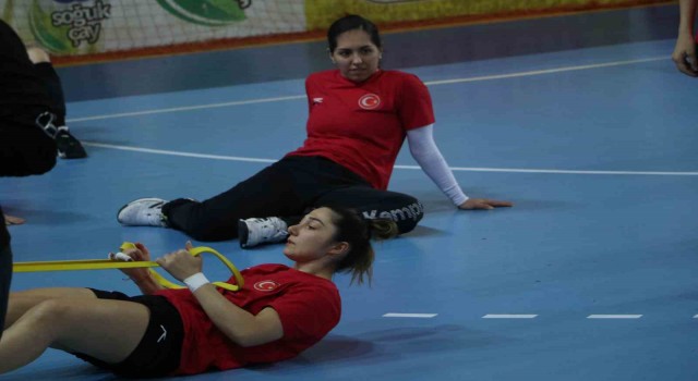 A Milli Kadın Hentbol Takımı, Rizede oynayacağı Karadağ maçına hazırlanıyor