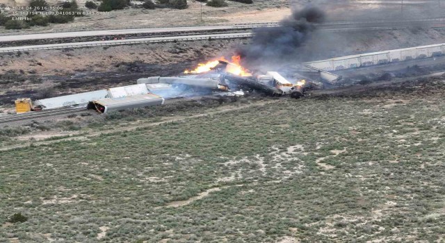 ABDde raydan çıkan yük treni alev aldı