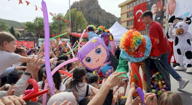 Afyonkarahisar Belediyesinden 23 Nisan şenliği