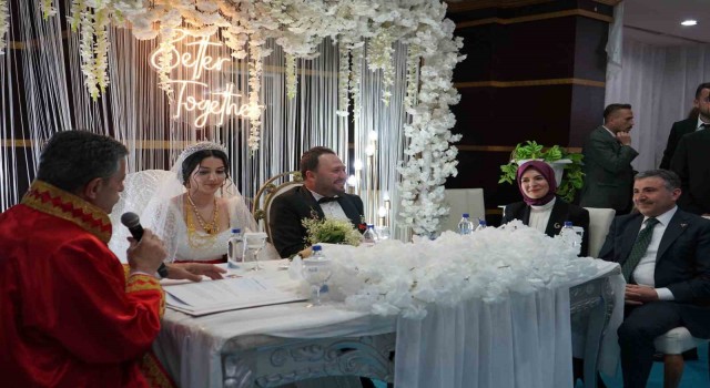 Aile ve Sosyal Hizmetler Bakanı Göktaş, Şırnakta Sidar çiftinin nikah şahitliğini yaptı
