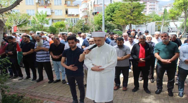 Alanyada Gazzede hayatını kaybeden Müslümanlar için gıyabi cenaze namazı kılındı