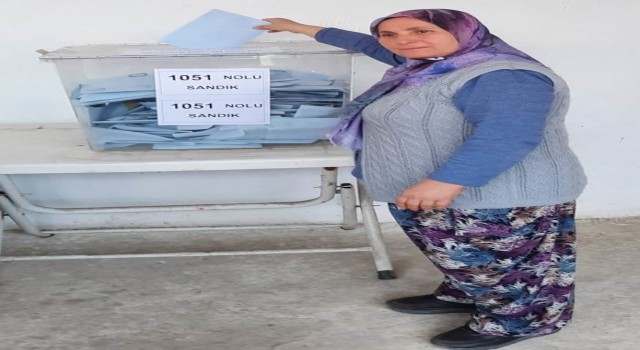 Alaşehirin ilk kadın muhtarı Emine Dönertaş oldu