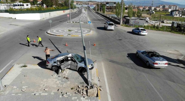 Alkollü direksiyon başına geçti, kaza yapınca Bindirin götürün dedi