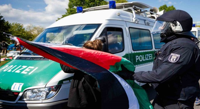 Alman polisi, Meclis önündeki Filistine destek kampını dağıttı