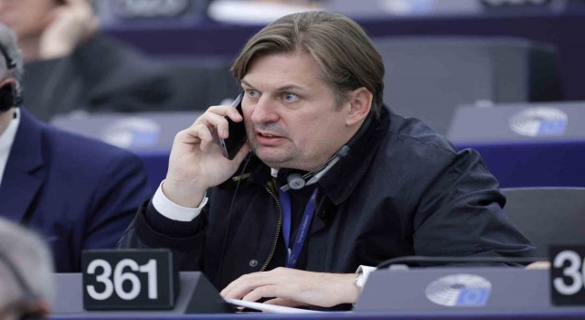 Almanya'da AfD milletvekilinin yardımcısı casusluk suçlamasıyla gözaltında