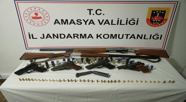 Amasyada gazinoya operasyonda 6 ruhsatsız silah ele geçirildi: 6 gözaltı