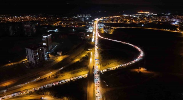 Anadoludan Batıya akın akın dönüyorlar: Kilit kavşak havadan görüntülendi