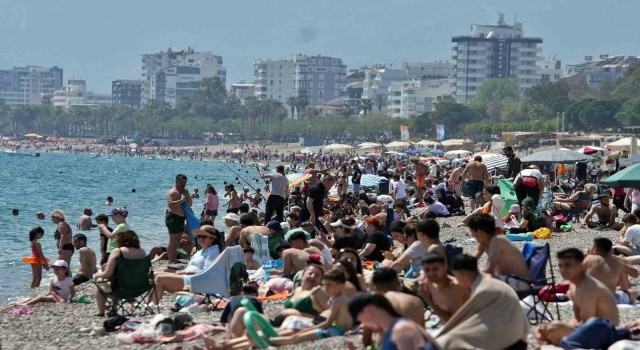 Antalyada İstanbulu aratmayan tatil yoğunluğu