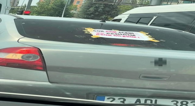 Aracına, ‘Çok çok acemi ve paniğim özür dilerim yazdı, trafiğe çıktı