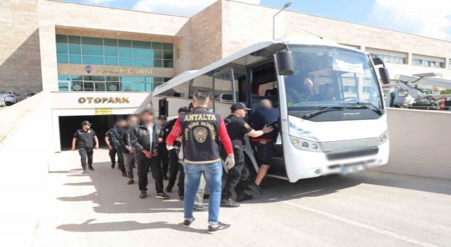 Aranan şahıslara yönelik yapılan çalışmalarda 135 kişi yakalandı