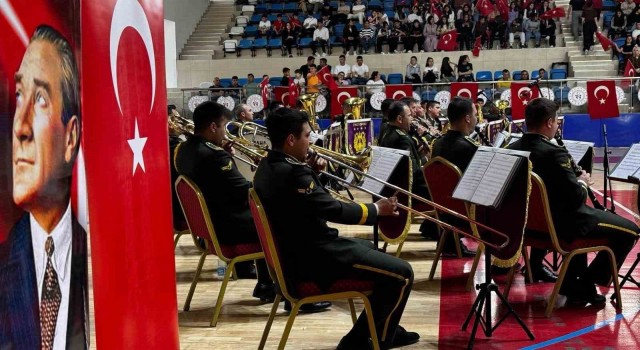 Askeri bando Hakkaride konser verdi