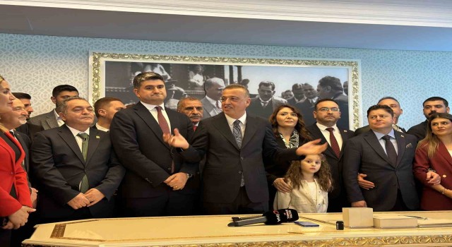 Ataşehir Belediyesinde devir teslim töreni düzenlendi