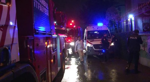 Ataşehirde 4 katlı binada yangın: 2 yaralı