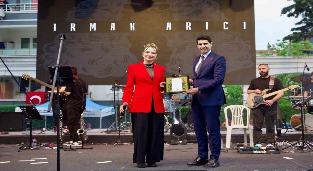 Avcılarda çocuklar, Irmak Arıcı konseri ile 23 Nisan coşkusunu doyasıya yaşadı