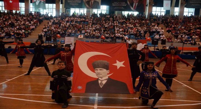 Aydında 23 Nisan coşkusu kapalı spor salonunda yaşandı