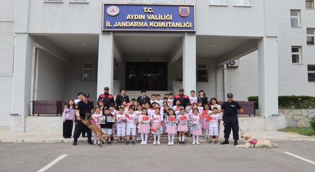 Aydında jandarma ekiplerinden çocuklara özel etkinlik