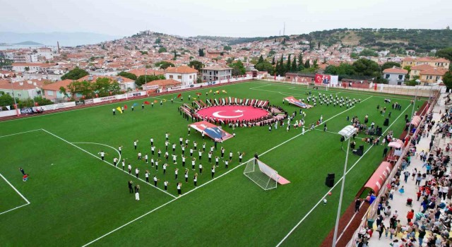 Ayvalıkta minik yüreklerin 23 Nisan coşkusu
