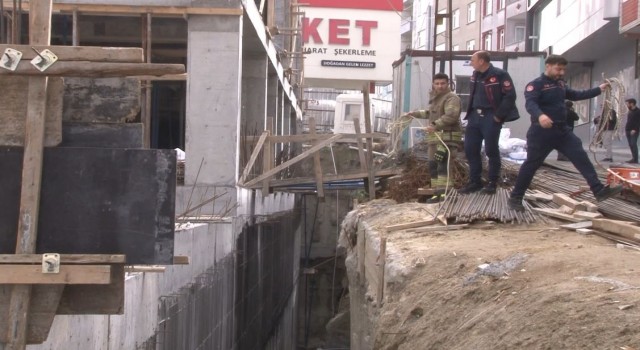 Bağcılarda yaklaşık 10 metre yükseklikten düşen işçi yaralandı