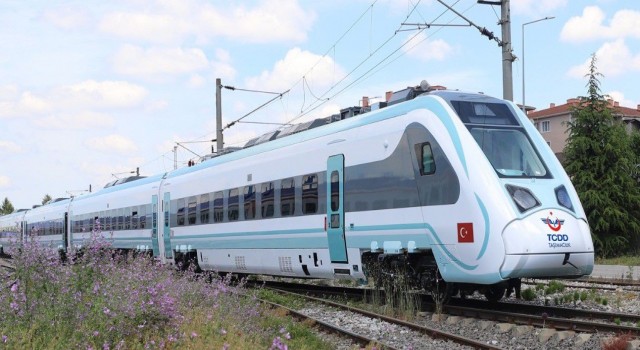 Bakan Uraloğlu: “2 yıl içerisinde yerli ve milli tren seti sayımız 25e ulaşacak”