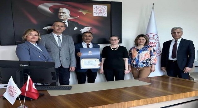 Balıkesirin kültür elçisi Numan Özel emekli oldu