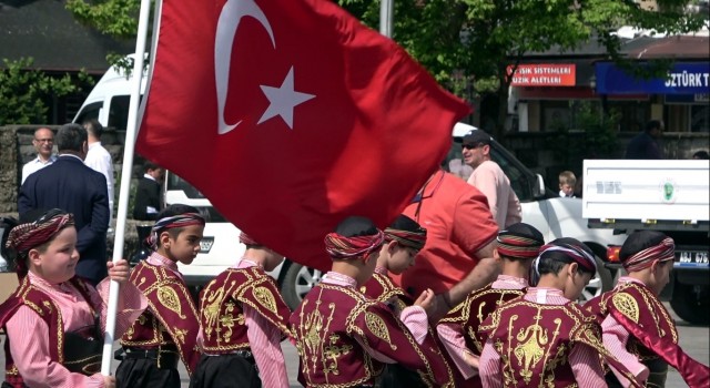 Bartında 23 Nisan coşkusu erken başladı