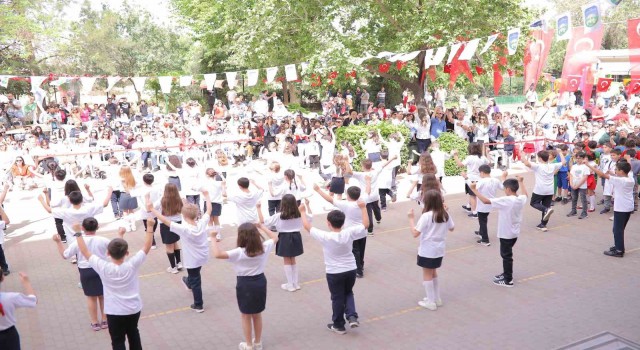 Başak Kolejinde öğrenciler 23 Nisan coşkusunu velileri ile birlikte yaşadı
