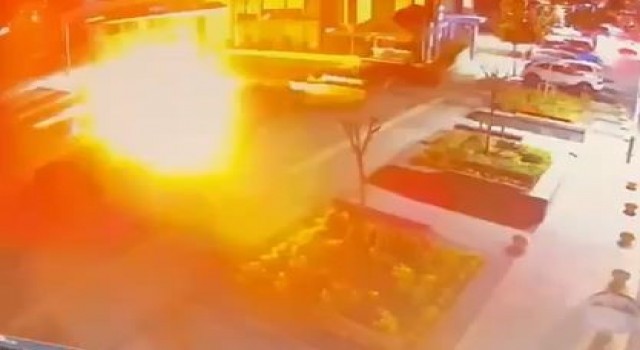 Başakşehirde el bombalı saldırı anı kamerada