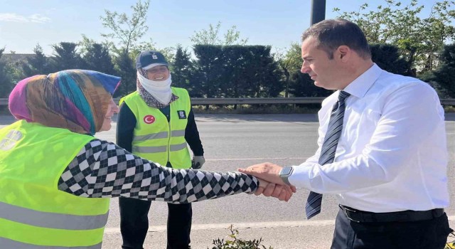 Başkan Ahmet Akından emekçi kadınlara sürpriz ziyaret
