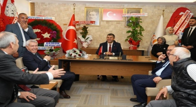 Başkan Akel ziyaretçilerini saat 16.00dan sonra kabul edecek