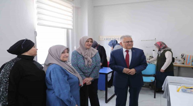 Başkan Büyükkılıç, Pınarbaşıda KAYMEK kursiyerleri ve ilçe esnafları ile bir araya geldi
