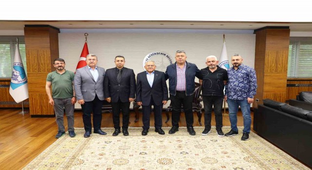 Başkan Büyükkılıça ziyaretçi akını