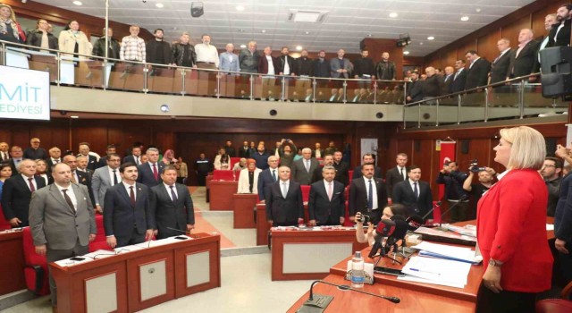 Başkan Hürriyet ilk mecliste alkışlarla karşılandı: 400 bin İzmitliye hizmet edeceğiz