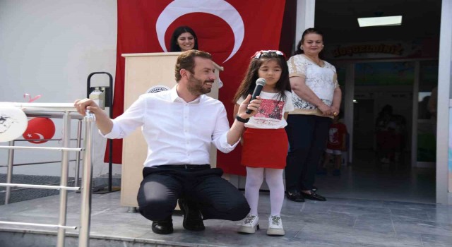Başkan Kadir Aydar, 23 Nisanı çocuklarla beraber geçirdi
