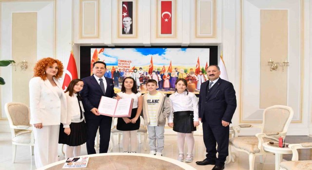 Başkan Özer, koltuğunu 4. sınıf öğrencisine devretti