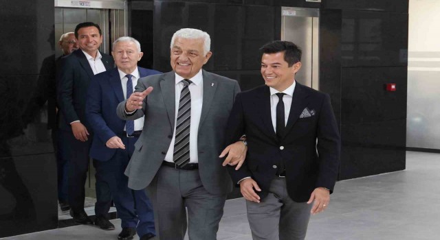 Başkan Ünlü, eski başkan Gürünü ağırladı