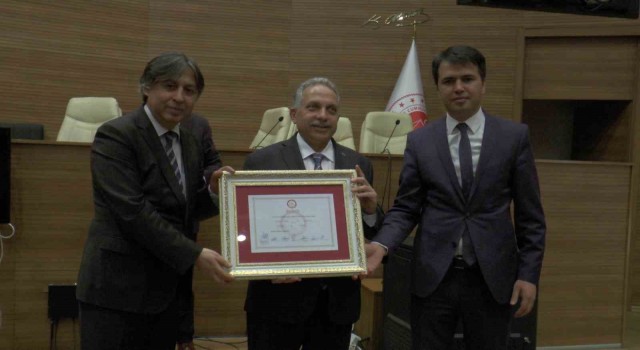 Başkan Yalçın, mazbatasını aldı