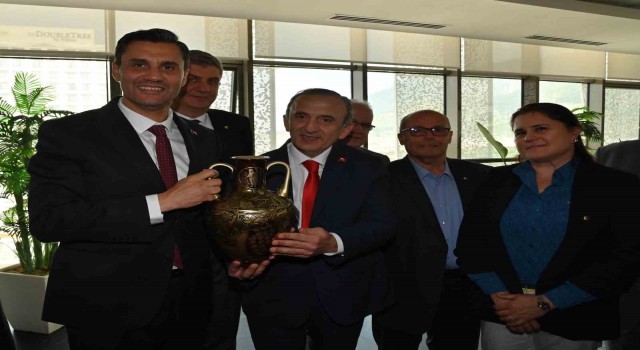 Başkan Zeyrek, Manisa TSO Başkanı Yılmazı ağırladı