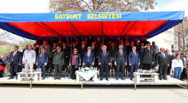 Bayburtta 23 Nisan coşkuyla kutlandı