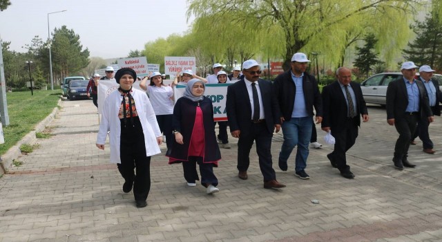 Bayburtta Kanser Haftası dolayısıyla yürüyüş yapıldı