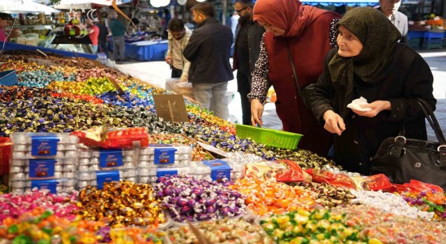 Bayram şekerleri tezgahlardaki yerini aldı