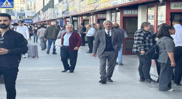 Bayram tatili dönüşü 15 Temmuz Demokrasi Otogarında yoğunluk