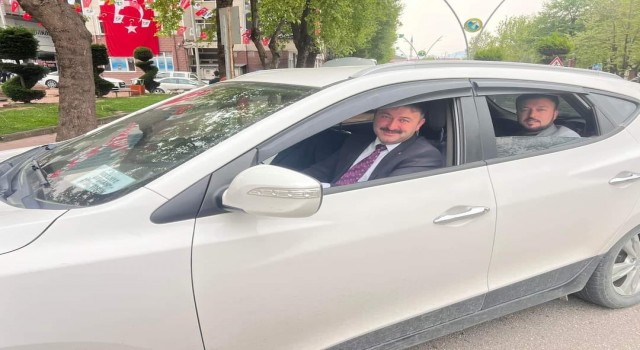 Belediye başkanı makam aracı yerine şahsi aracını kullanıyor
