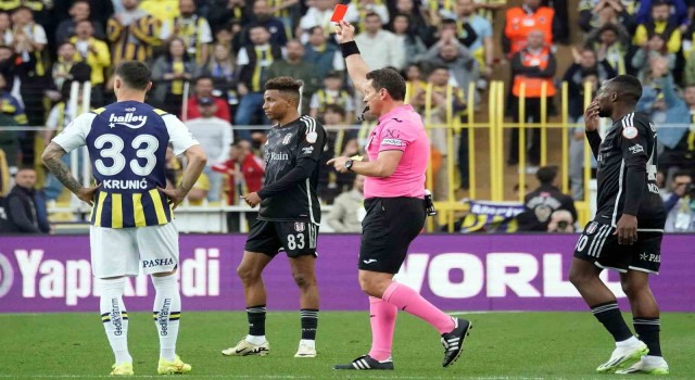 Beşiktaş, Kadıköyde son 7 lig maçında 7 kırmızı kart gördü