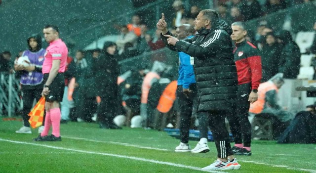 Beşiktaşa teknik direktör değişiklikleri yarıyor