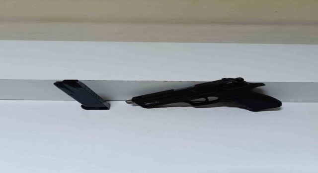 Beyoğlunda berbere “tıraş ücreti” saldırısı kamerada: 150 lira için kurşun yağdırdı