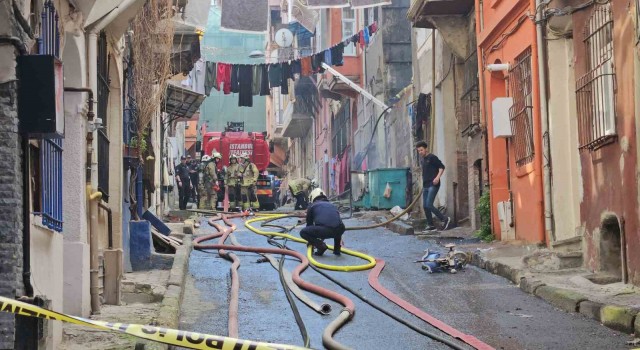 Beyoğlunda yangında can pazarı: Binalardan alevler yükseldi, içeride mahsur kalanlar oldu